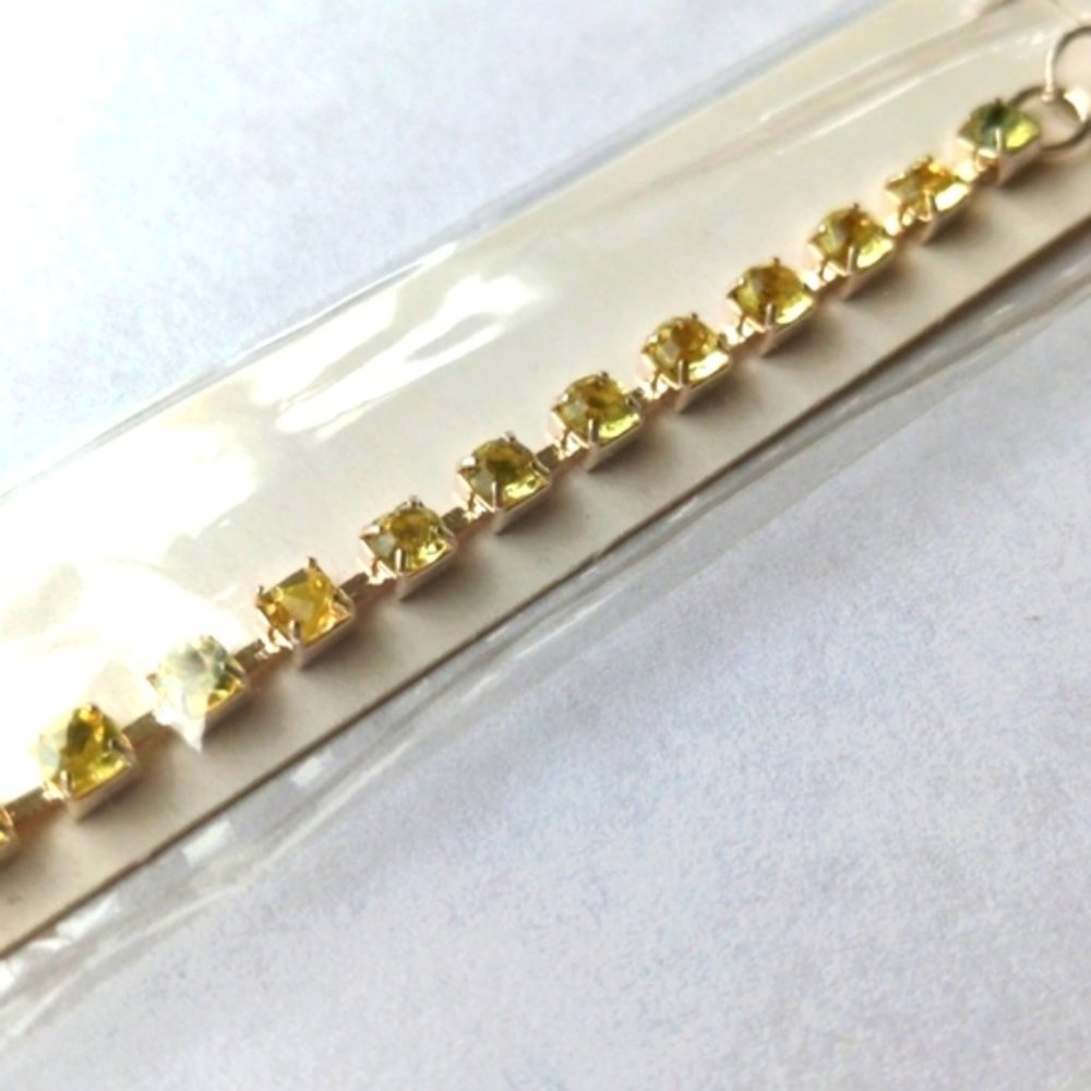 FREE New vintage style bracelet with prong set yellow rhinestones